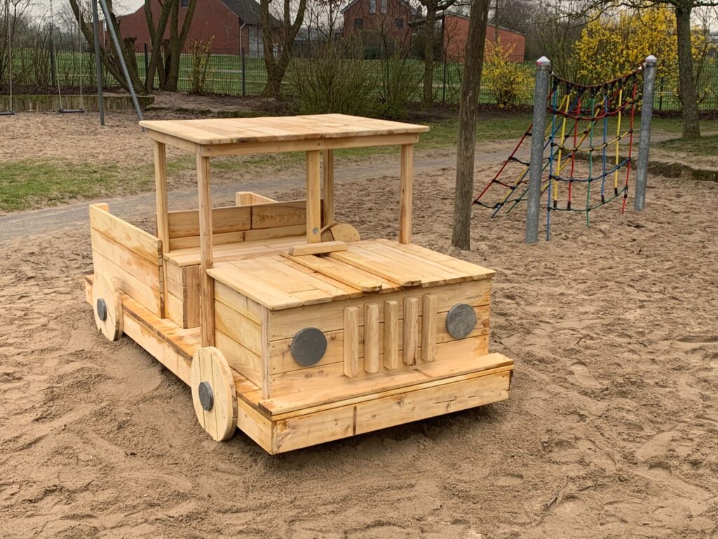 Geländewagen aus Robinie
