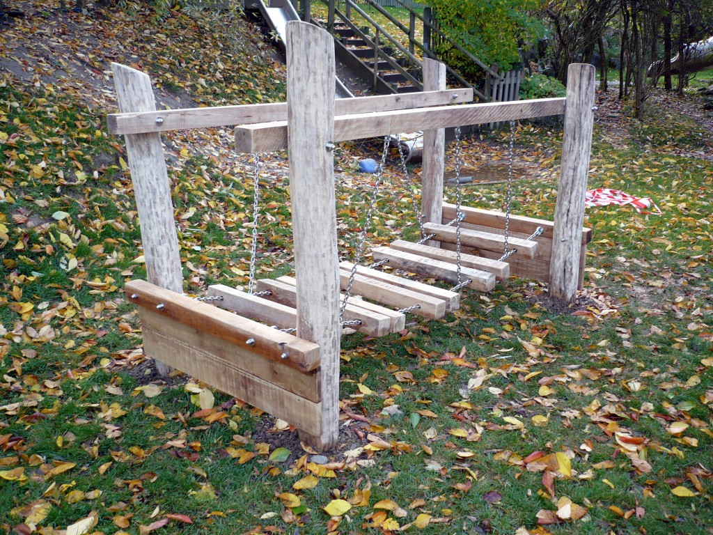 Wackelbrücke aus Robinie Wackelbrücke aus Robinie